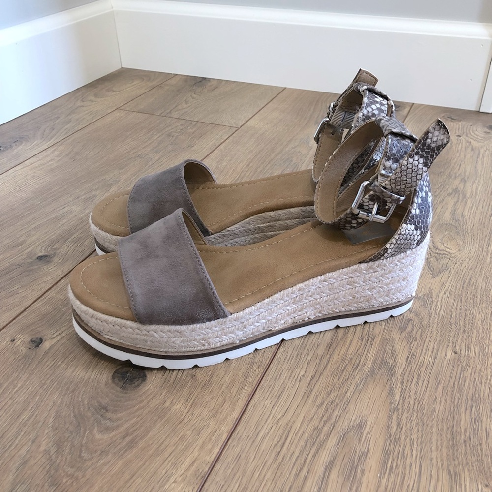 Women’s DV by Dolce Vita Sandals